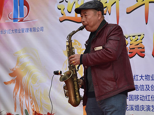 小區業主劉國慶，薩克斯獨奏《走過咖啡屋》